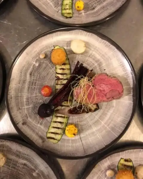 Kalvefilet med grillet squash og grøntsager